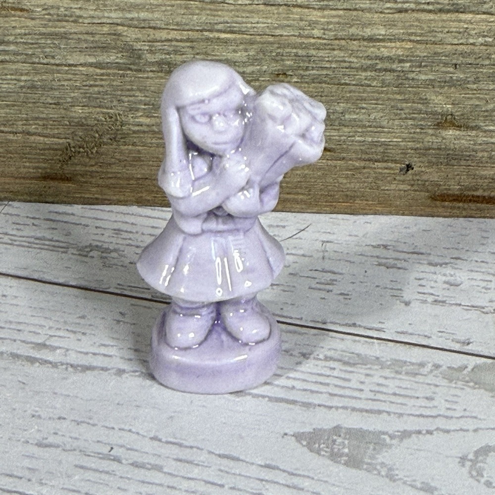 Wade Whimsie Red Rose Tea Figurine Girl Flowers May Calendar Mothers Day EUC